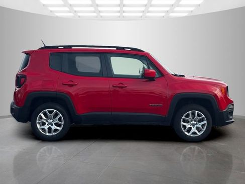 Used 2016 Jeep Renegade Latitude w/ Cold Weather Group image 8