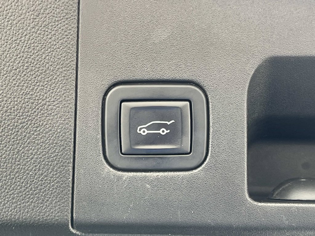 Used 2017 Cadillac XT5 Luxury w/ Driver Awareness Package FWD image 13