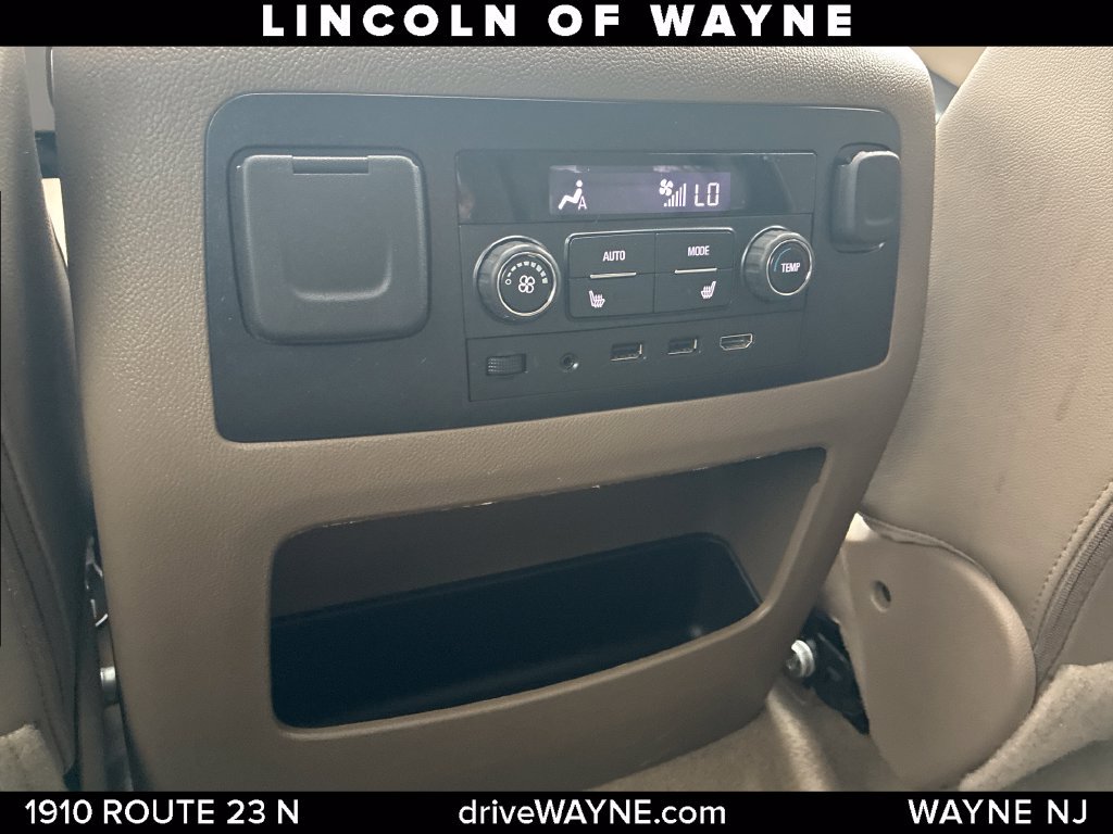 Used 2019 GMC Yukon XL SLT w/ Premium Edition AWD/4WD image 27