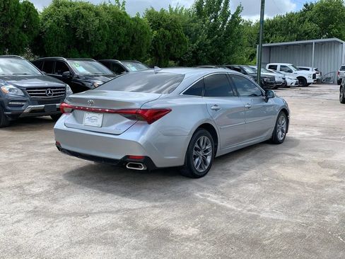 Used 2019 Toyota Avalon XLE w/ Moonroof Package FWD image 7