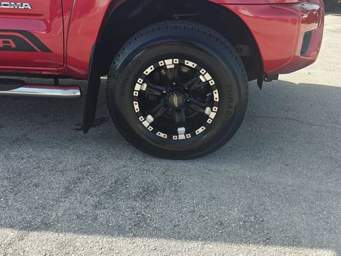 Used 2014 Toyota Tacoma PreRunner w/ SR5 Package RWD image 37