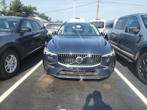 Used 2022 Volvo XC60 B5 Momentum image 4