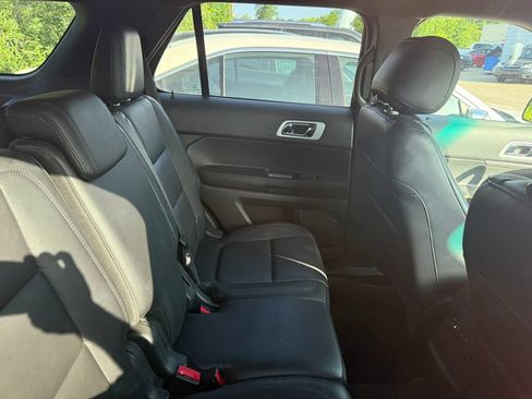 Used 2015 Ford Explorer XLT w/ Equipment Group 202B AWD/4WD image 8