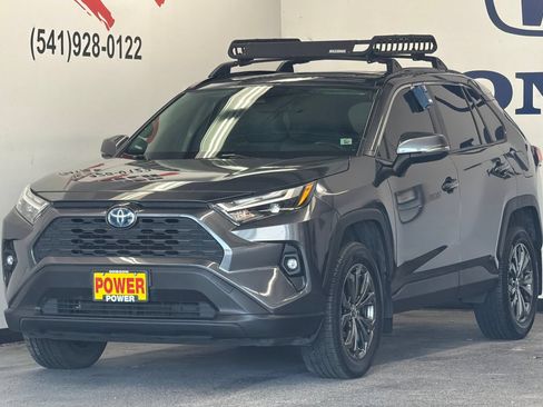 Used 2022 Toyota RAV4 XLE Premium AWD/4WD image 7