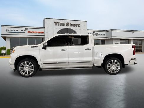 Used 2022 Chevrolet Silverado 1500 High Country w/ Technology Package image 2
