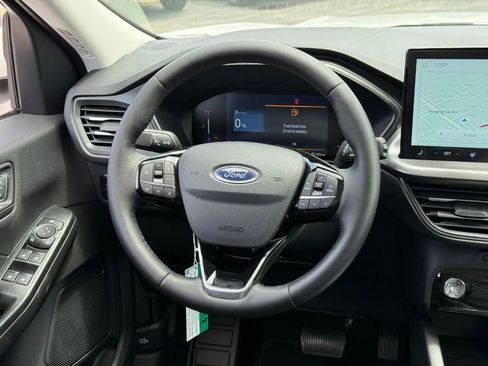 New 2025 Ford Escape SE image 6