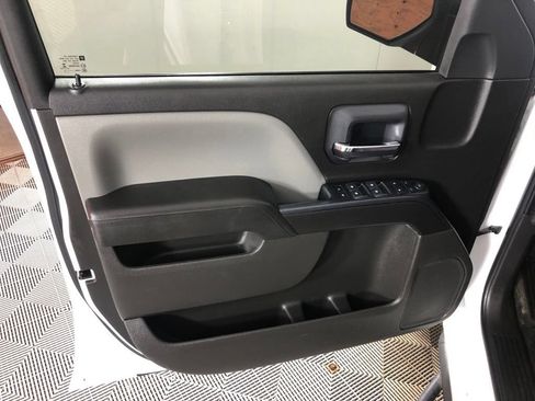 Used 2018 Chevrolet Silverado 1500 Custom w/ Custom Value Package AWD/4WD image 10