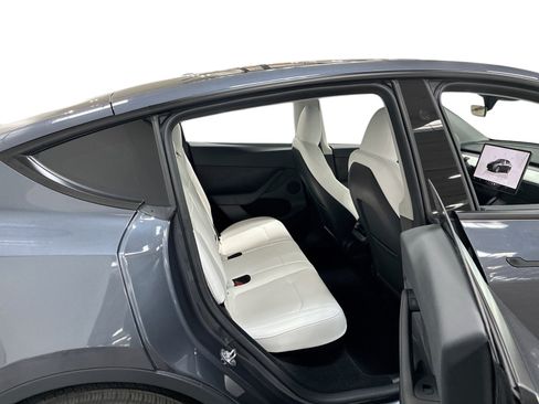 Certified 2023 Tesla Model Y Long Range AWD/4WD image 11