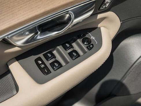 New 2026 Volvo XC90 B6 Plus w/ Protection Package Premier AWD/4WD image 41