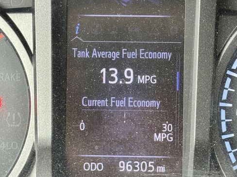 Used 2019 Toyota Tacoma TRD Sport w/ Technology Package AWD/4WD image 18