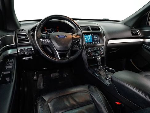 Used 2017 Ford Explorer XLT w/ Equipment Group 202A image 7