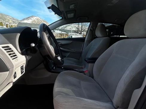 Used 2013 Toyota Corolla LE image 10