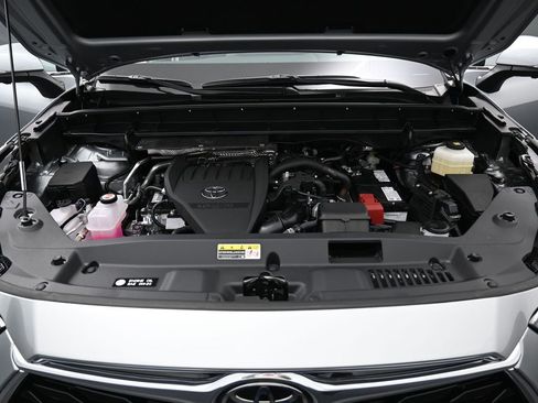 Used 2025 Toyota Highlander Platinum image 42