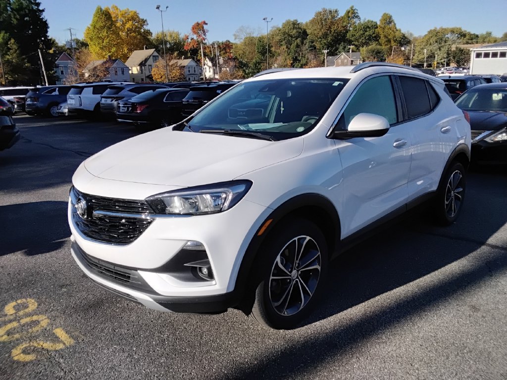 Used 2023 Buick Encore GX Select w/ Safety Package II AWD/4WD image 2