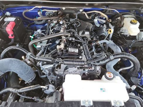 Certified 2025 Toyota Tacoma SR5 AWD/4WD image 26