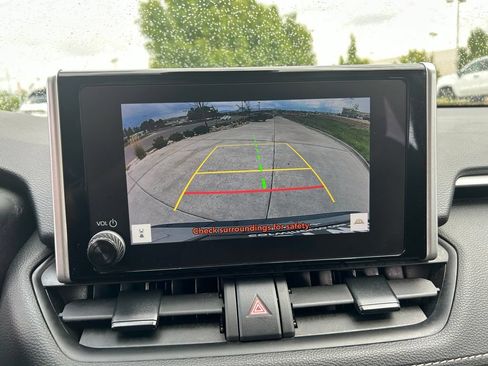 Used 2025 Toyota RAV4 XLE AWD/4WD image 21