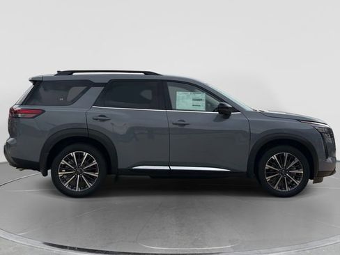 New 2026 Nissan Pathfinder Platinum AWD/4WD image 4