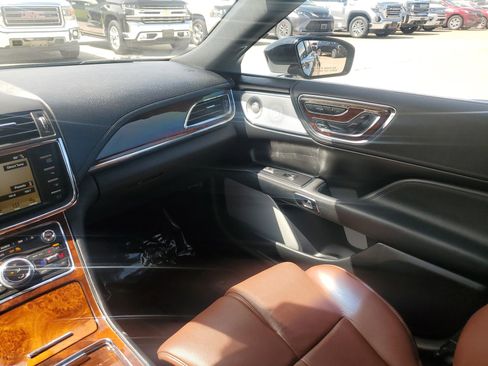 Used 2018 Lincoln Continental Reserve AWD/4WD image 11