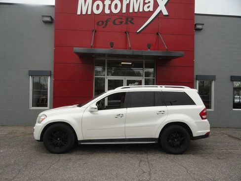 Used 2011 Mercedes-Benz GL 450 4MATIC image 2