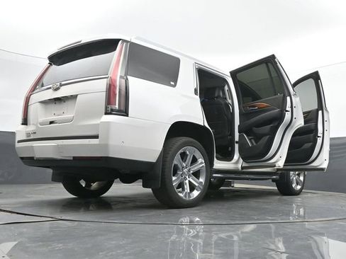 Used 2017 Cadillac Escalade Luxury AWD/4WD image 53