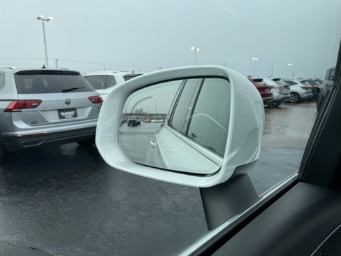 Used 2023 Volvo XC90 B5 Plus image 41