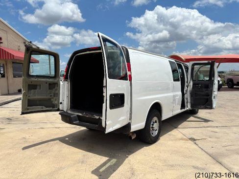 Used 2016 Chevrolet Express 3500 Extended RWD image 23