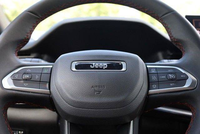 Used 2025 Jeep Compass Trailhawk AWD/4WD image 9