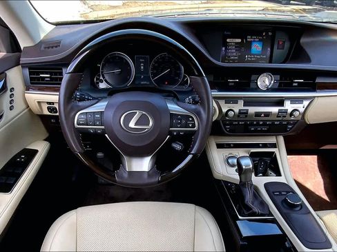 Used 2018 Lexus ES 350 w/ Premier Package image 5