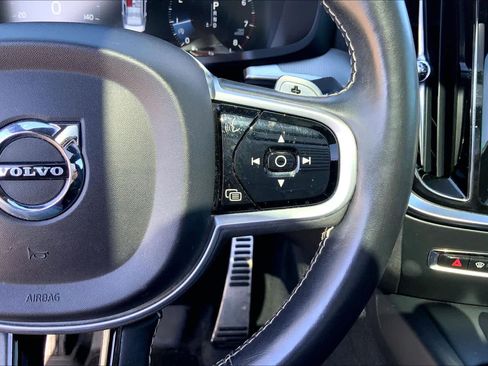 Used 2019 Volvo S60 T5 R-Design image 25