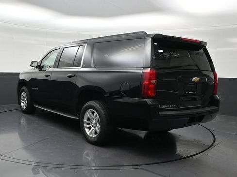 Used 2018 Chevrolet Suburban LT RWD image 3