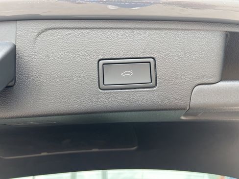 New 2025 Volkswagen Atlas Cross Sport SE image 17