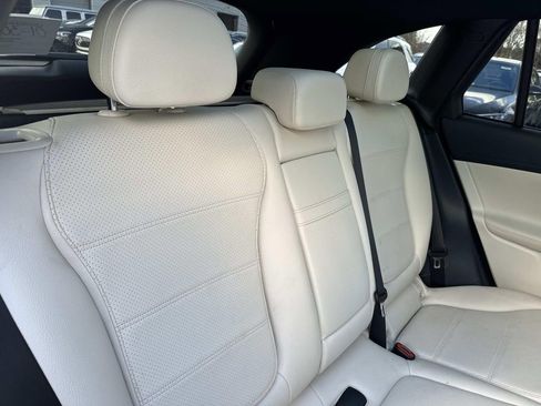 Used 2023 Mercedes-Benz GLC 300 image 9