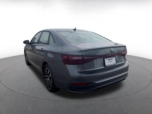 Used 2025 Volkswagen Jetta SE image 12