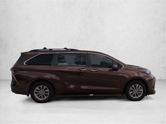 Used 2022 Toyota Sienna XLE FWD video 4