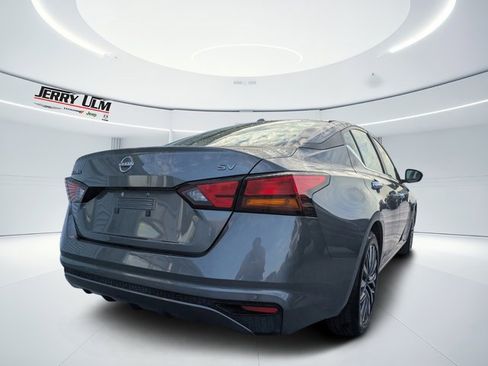 Used 2024 Nissan Altima 2.5 SV image 3