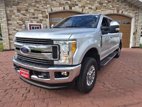 Used 2017 Ford F250 XLT w/ XLT Premium Package AWD/4WD image 7