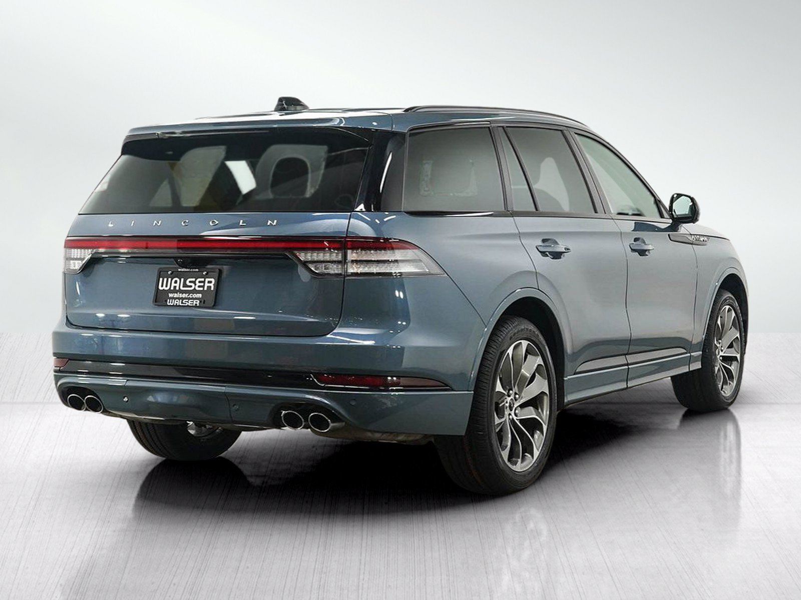 Used 2025 Lincoln Aviator AWD w/ Jet Appearance Package image 6
