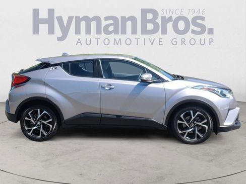 Used 2019 Toyota C-HR XLE image 2