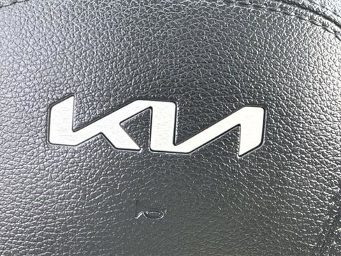 Used 2023 Kia Telluride EX w/ EX Captain's Chair Package image 34