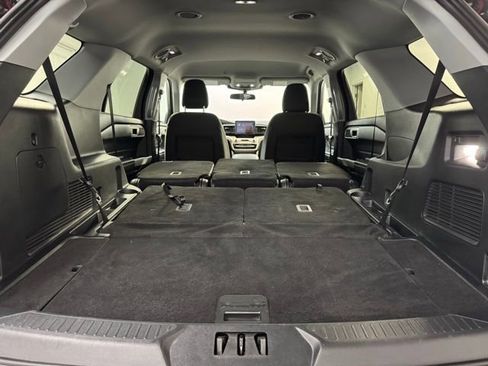 Used 2024 Ford Explorer XLT image 40