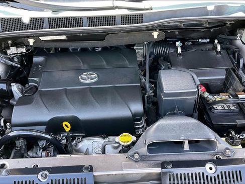 Used 2011 Toyota Sienna XLE w/ Entertainment Pkg FWD image 27