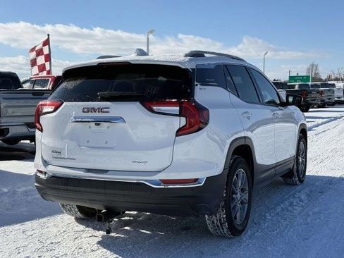 Used 2024 GMC Terrain SLT image 5