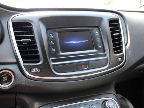 Used 2016 Chrysler 200 Limited FWD image 27