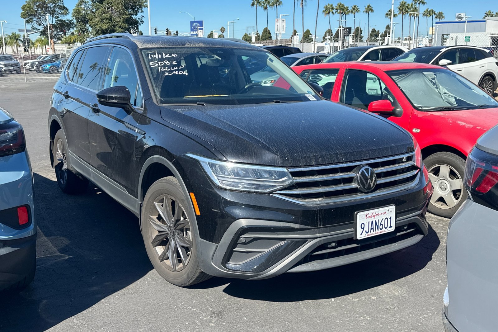 Used 2023 Volkswagen Tiguan SE FWD image 2