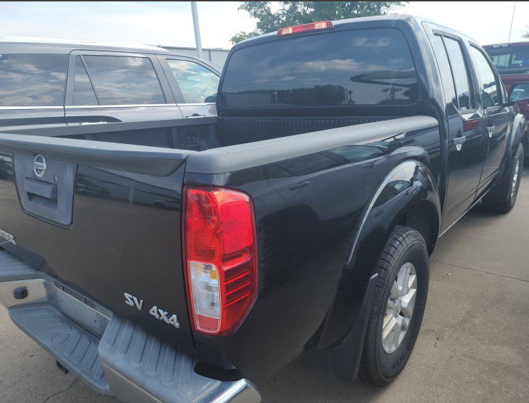 Used 2018 Nissan Frontier SV AWD/4WD image 3