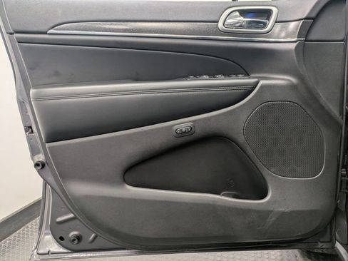 Used 2018 Jeep Grand Cherokee Limited image 8