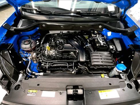 Used 2023 Volkswagen Taos SE w/ Panoramic Sunroof Package image 13