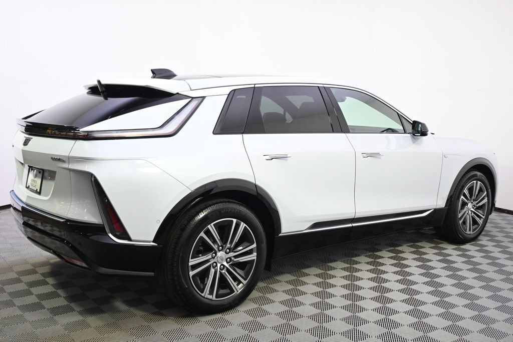 New 2026 Cadillac Lyriq Premium Luxury w/ LPO, Floor Liner Package AWD/4WD image 7
