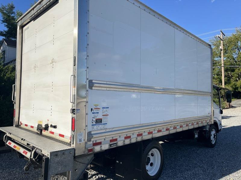 Used 2019 Isuzu NPR RWD image 3