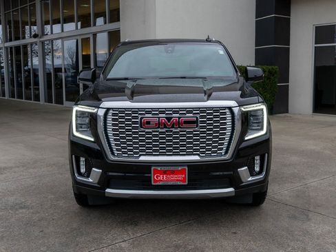 Used 2021 GMC Yukon Denali image 2